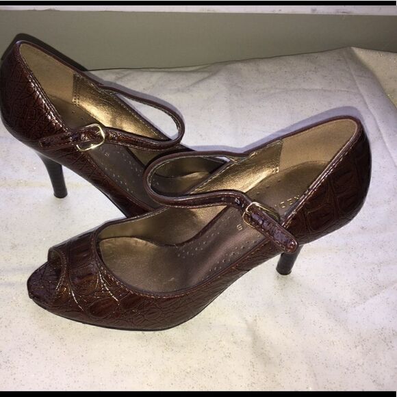 Brown short heel pumps  - Picture 4 of 7